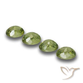 Pedras preciosas de Granada demantóide Verde Floresta Claro natural de 1.33 ct, oval, VS