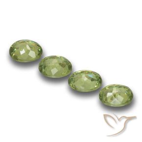 Pedras preciosas de Granada demantóide Luz verde natural de 1.27 ct, oval, VS
