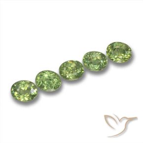 Pedras preciosas de Granada demantóide verde quente natural de 1.77 ct, oval, VS
