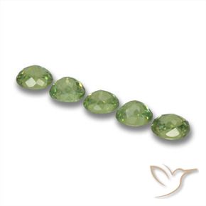 Pedras preciosas de Granada demantóide verde quente natural de 1.77 ct, oval, VS