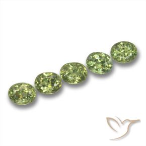 Pedras preciosas de Granada demantóide Verde Floresta Claro natural de 1.89 ct, oval, VS