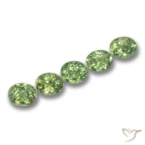 Pedras preciosas de Granada demantóide verde quente natural de 1.84 ct, oval, VS