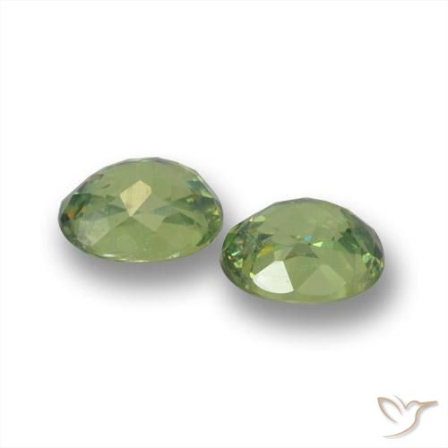Pedras preciosas de Granada demantóide Verde médio natural de 0.96 ct, oval, VS