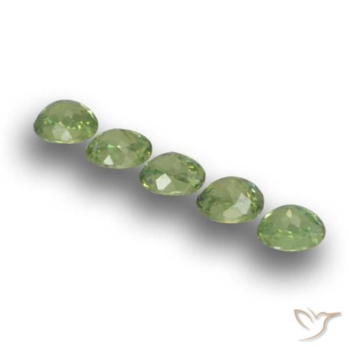 Pedras preciosas de Granada demantóide Verde floresta natural de 1.73 ct, oval, VS