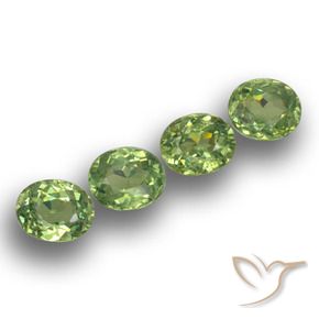 Pedras preciosas de Granada demantóide Verde floresta natural de 1.68 ct, oval, VS