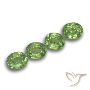 Pedras preciosas de Granada demantóide verde quente natural de 1.48 ct, oval, VS