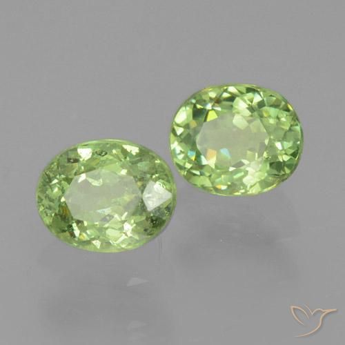 Pedras preciosas de Granada demantóide verde quente natural de 0.81 ct, oval, VS-SI