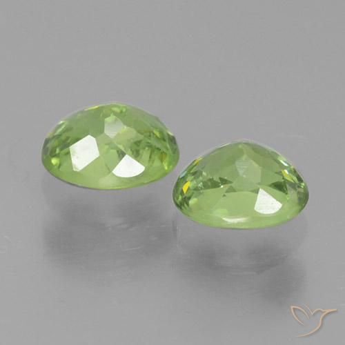 Pedras preciosas de Granada demantóide verde quente natural de 0.81 ct, oval, VS-SI