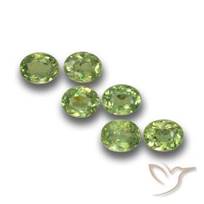 Pedras preciosas de Granada demantóide verde quente natural de 1.79 ct, oval, VS