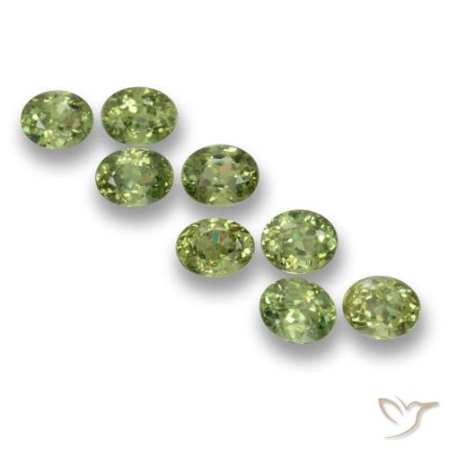 Pedras preciosas de Granada demantóide verde quente natural de 2.60 ct, oval, VS