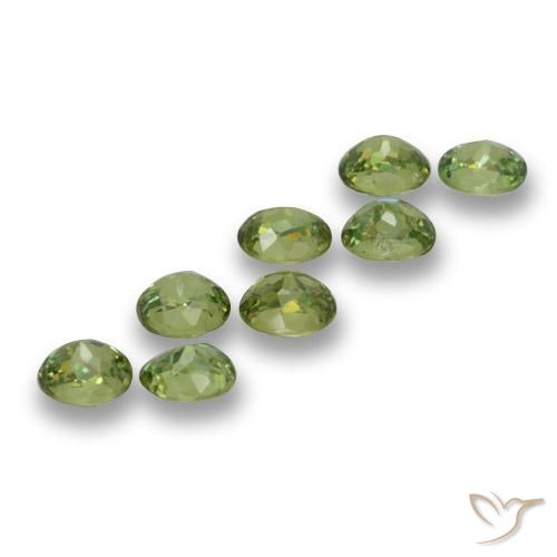 Pedras preciosas de Granada demantóide verde quente natural de 2.60 ct, oval, VS