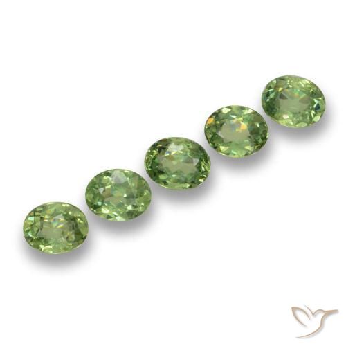 Pedras preciosas de Granada demantóide verde quente natural de 1.49 ct, oval, VS