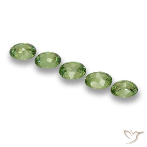 Pedras preciosas de Granada demantóide verde quente natural de 1.49 ct, oval, VS