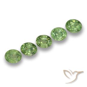 Pedras preciosas de Granada demantóide Verde floresta natural de 1.73 ct, oval, VS