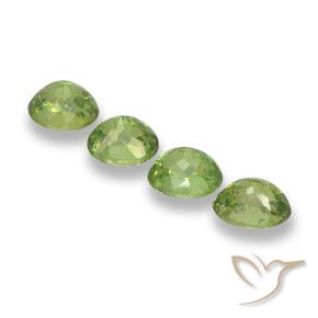 Pedras preciosas de Granada demantóide verde quente natural de 2.03 ct, oval, VS