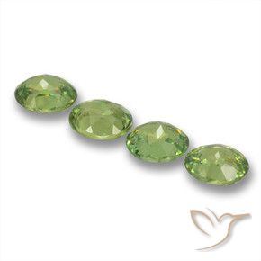 Pedras preciosas de Granada demantóide verde quente natural de 1.73 ct, oval, VS
