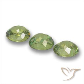Pedras preciosas de Granada demantóide verde quente natural de 1.43 ct, oval, VS