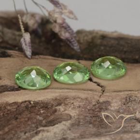 Pedras preciosas de Granada demantóide Verde floresta natural de 1.14 ct, oval, VVS-VS