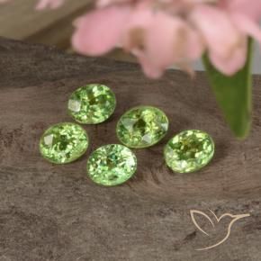 Pedras preciosas de Granada demantóide verde quente natural de 1.68 ct, oval, VVS-VS