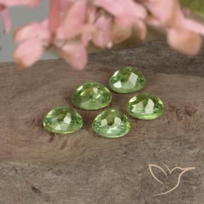 Pedras preciosas de Granada demantóide verde quente natural de 1.68 ct, oval, VVS-VS