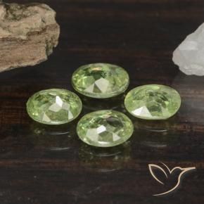 Pedras preciosas de Granada demantóide verde pêra natural de 1.48 ct, oval, VS