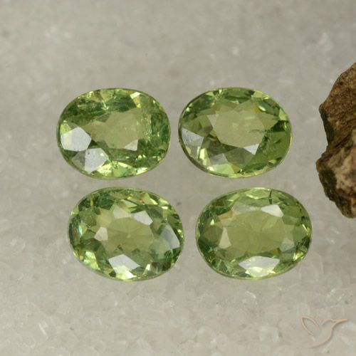 1.52ctw Natural Verde médio Granada demantóide, oval, VS