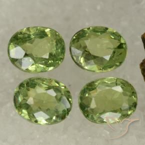 Pedras preciosas de Granada demantóide Verde médio natural de 1.52 ct, oval, VS