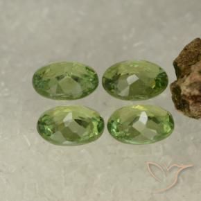 Pedras preciosas de Granada demantóide Verde médio natural de 1.52 ct, oval, VS