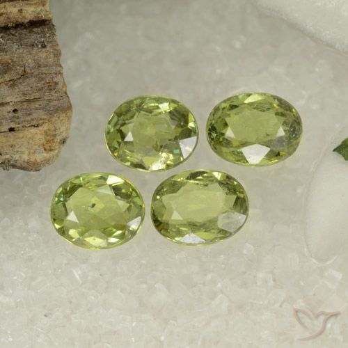 1.48ctw Natural Verde médio Granada demantóide, oval, VS