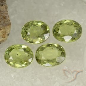 Pedras preciosas de Granada demantóide Verde médio natural de 1.48 ct, oval, VS
