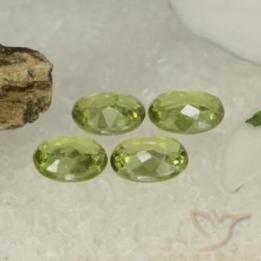 Pedras preciosas de Granada demantóide Verde médio natural de 1.48 ct, oval, VS