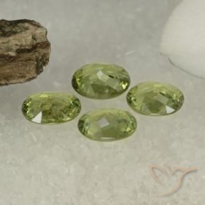 Pedras preciosas de Granada demantóide Verde oliva natural de 1.47 ct, oval, VS