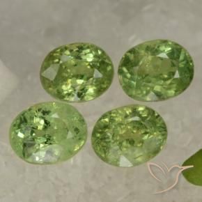Pedras preciosas de Granada demantóide verde pêra natural de 1.84 ct, oval, VS