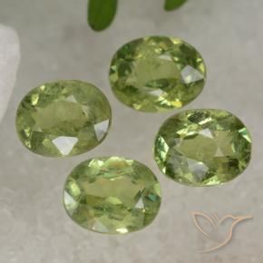 Pedras preciosas de Granada demantóide Luz verde natural de 1.74 ct, oval, VS