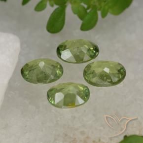 Pedras preciosas de Granada demantóide Luz verde natural de 1.74 ct, oval, VS