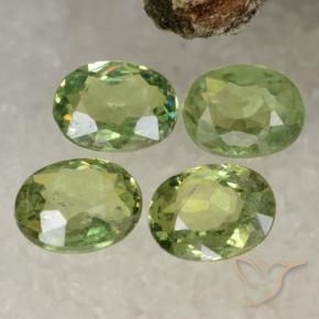 Pedras preciosas de Granada demantóide verde pêra natural de 1.40 ct, oval, VS