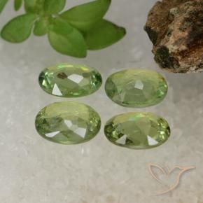 Pedras preciosas de Granada demantóide verde pêra natural de 1.40 ct, oval, VS