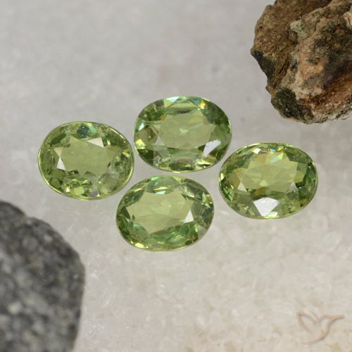 1.54ctw Natural verde quente Granada demantóide, oval, VS