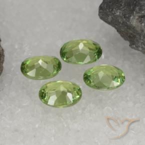 Pedras preciosas de Granada demantóide verde pêra natural de 1.53 ct, oval, VS