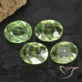 Pedras preciosas de Granada demantóide Verde médio natural de 1.73 ct, oval, VS