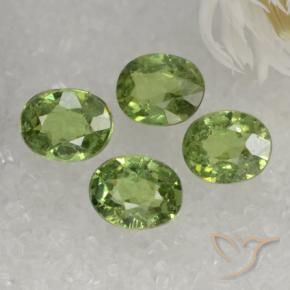 Pedras preciosas de Granada demantóide verde quente natural de 1.61 ct, oval, VS