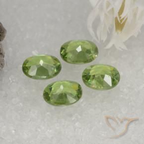 Pedras preciosas de Granada demantóide verde quente natural de 1.61 ct, oval, VS