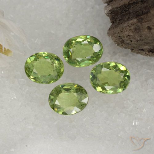 1.63ctw Natural Verde médio Granada demantóide, oval, VS
