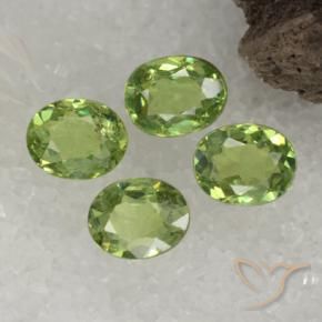 Pedras preciosas de Granada demantóide Verde médio natural de 1.63 ct, oval, VS
