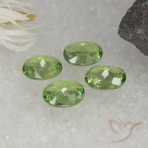 Pedras preciosas de Granada demantóide Verde médio natural de 1.73 ct, oval, VS