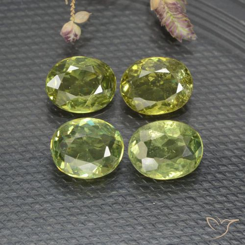 1.43ctw Natural verde quente Granada demantóide, oval, VS