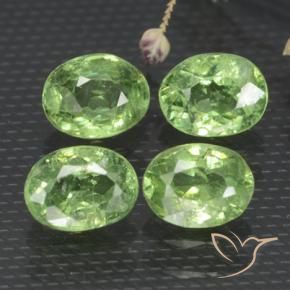 Pedras preciosas de Granada demantóide verde quente natural de 1.65 ct, oval, VS