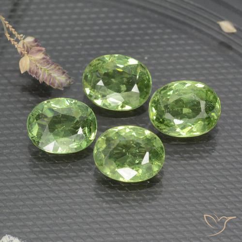 1.67ctw Natural Verde médio Granada demantóide, oval, VS