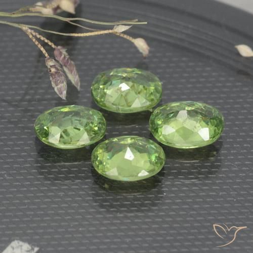 Pedras preciosas de Granada demantóide Verde médio natural de 1.67 ct, oval, VS