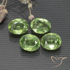 Pedras preciosas de Granada demantóide verde quente natural de 1.50 ct, oval, VS